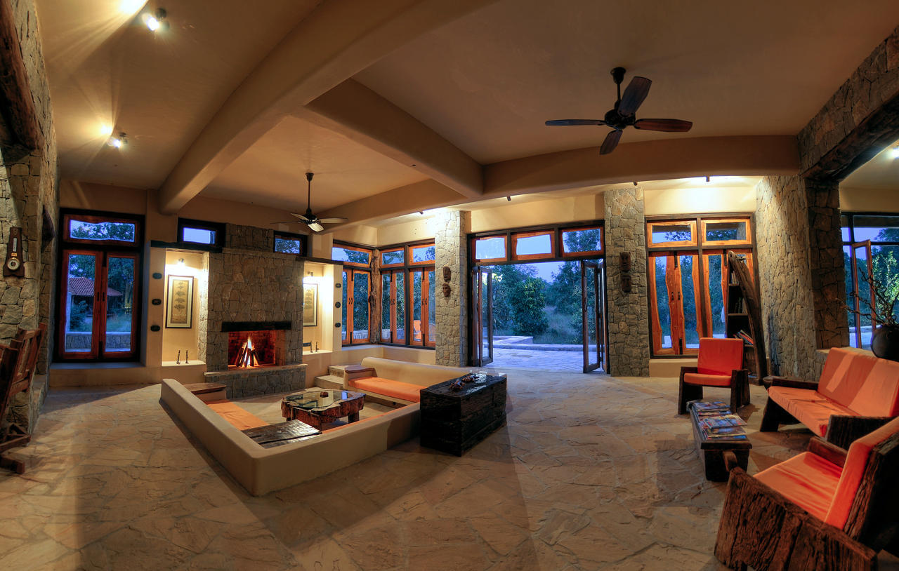 Kanha Earth Lodge Mandla Экстерьер фото