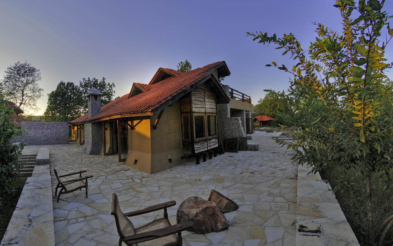 Kanha Earth Lodge Mandla Экстерьер фото