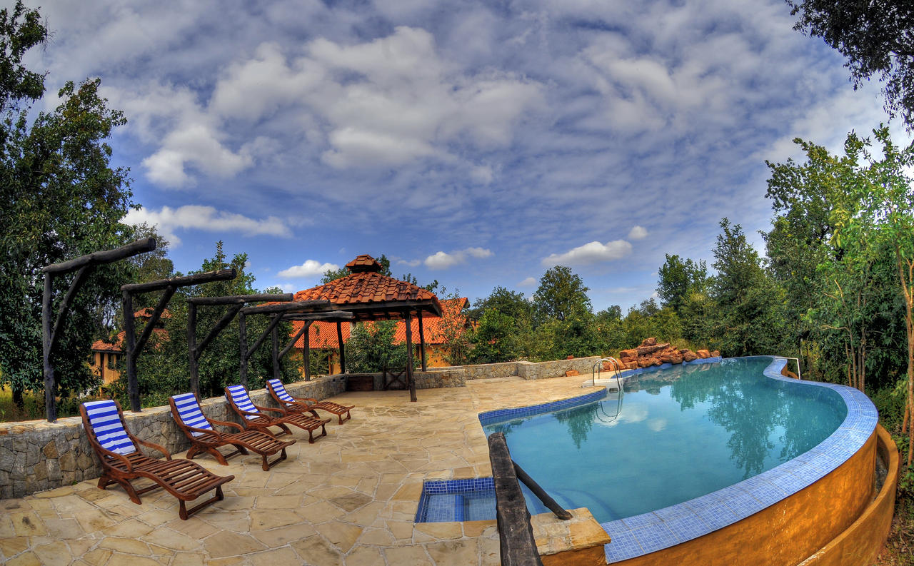 Kanha Earth Lodge Mandla Экстерьер фото